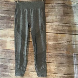 VICTORIA’s SECRET SEAMLESS CONTOUR LEGGINGS - M